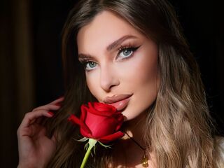 camgirl fingering shaved pussy Alessia