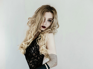 naked cam girl picture AngelikaMoebius