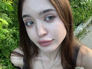 naked camgirl masturbating with vibrator ChandraHankin