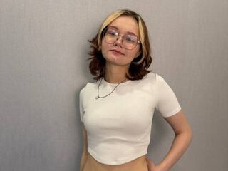 hot naked cam girl ShemikaDestro