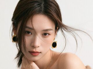 live webcam model ZhiYue