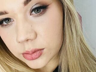 nude camgirl pic AminaDigges