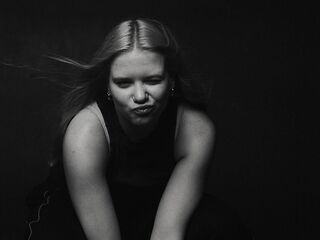 free nude live show AngellaMaulin