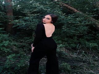 topless girl AnnamaeQuartieri