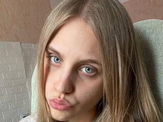 camslut fingering wet pussy AyannaOverturf