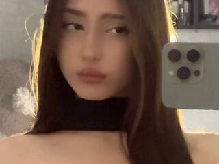 naughty cam girl masturbating with dildo BellaJersiquins