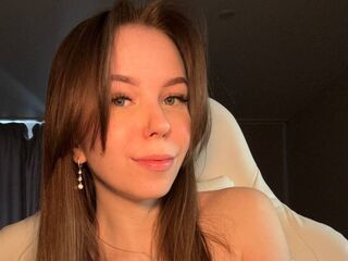 masturbating camgirl BettyAndrews
