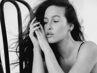 nude webcamgirl pic BettyLarson