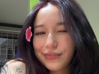 hot cam girl fingering shaved pussy CamiLewit
