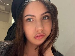 naked camgirl masturbating with vibrator CarlotaJanower