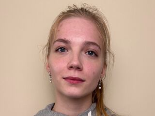 naughty cam girl masturbating CarmanChapmon