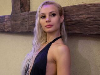 naked cam girl masturbating with vibrator CathiGetsinger