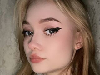 hot cam girl masturbating with dildo CecilyBurnard