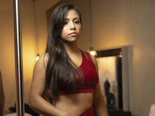 cam girl fingering CloheBell