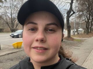 naughty camgirl masturbating with vibrator DariaCalm