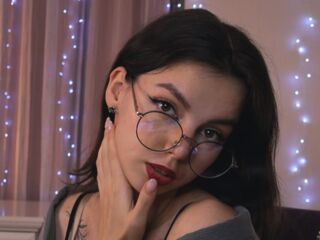 camgirl masturbating with dildo DawnDiggle