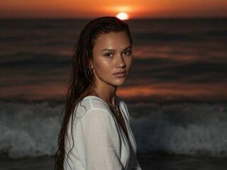 camslut naked DelilahCoryea