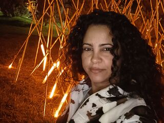 masturbating cam girl ElaMerisan