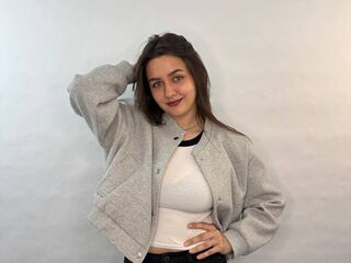 girl chatroom ElaraWhitmoren