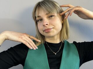 camslut video EmelineBurrough