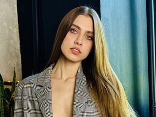 naughty camgirl masturbating EmilyMontgomery