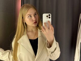 cam strip tease EmmaEros