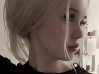 cam girl playing with dildo HeatherHeinitz