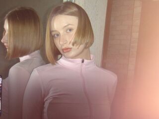 topless camgirl IngraKate