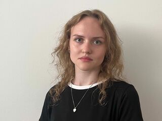 fingering girl IsabellaBegin
