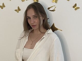 naughty camgirl masturbating with dildo KandiceBishard