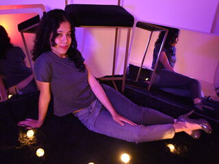 cam girl live KyaraLux