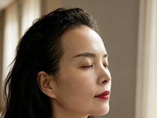 hot cam girl masturbating with vibrator LIliChang