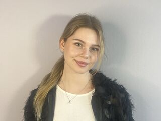 beautiful webcam girl LiaMotzer