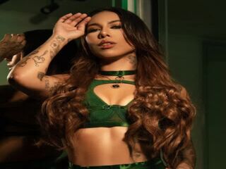 cam girl showing tits LilyHarpers