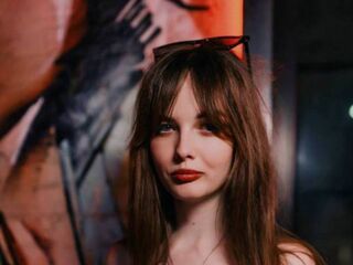 camgirl masturbating with sex toy LisaDrake