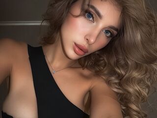 camgirl masturbating with sex toy LuluBianco