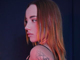 camwhore masturbating with vibrator MagicalYana