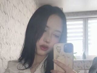 cam girl playing with dildo MarieJosePhilip