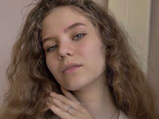camwhore fingering pussy MatildeKromka