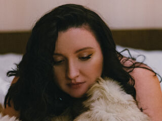 naughty cam girl fingering pussy MonicaBare