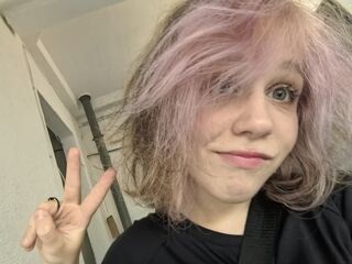 camwhore shaved pussy NieshaBendas