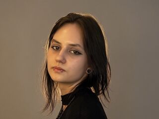 live webcam performer OmaMckeithen