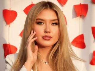 camgirl fingering pussy RaisaMihaila