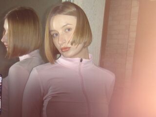 camgirl playing with dildo RosinaHeverley