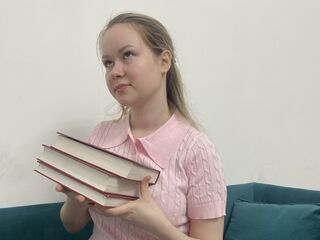 sexy live cam girl SandieSpataro