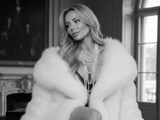 naked cam girl SerenaStar