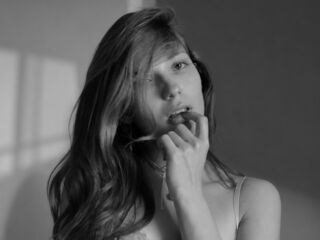 girl showing tits SophieLix