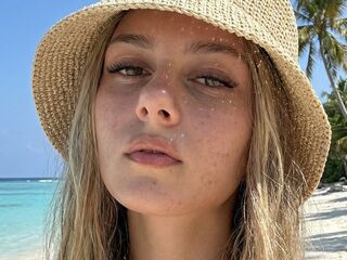 naked girl with webcam masturbating with vibrator StefaniBrowyn