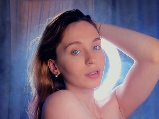 cam girl masturbating with sextoy SynneDuell