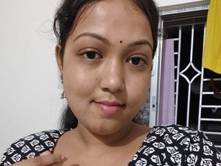 naughty camgirl masturbating with vibrator TrishaSaha